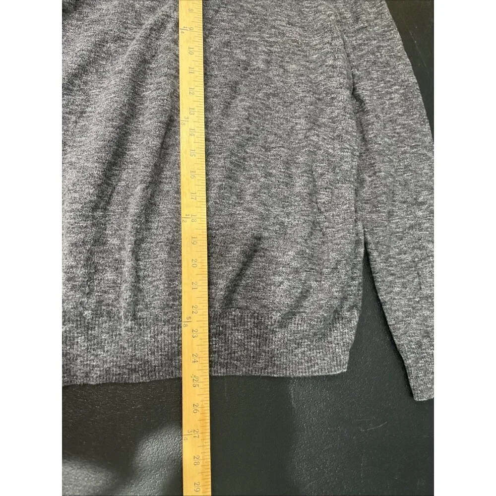 American Eagle Sweater Mens L Gray V-Neck Athletic Fit Cotton Logo Knit Pullover